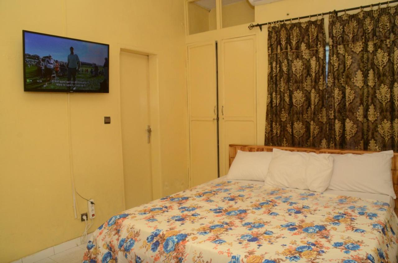 לומה Hotel Ambassadors מראה חיצוני תמונה