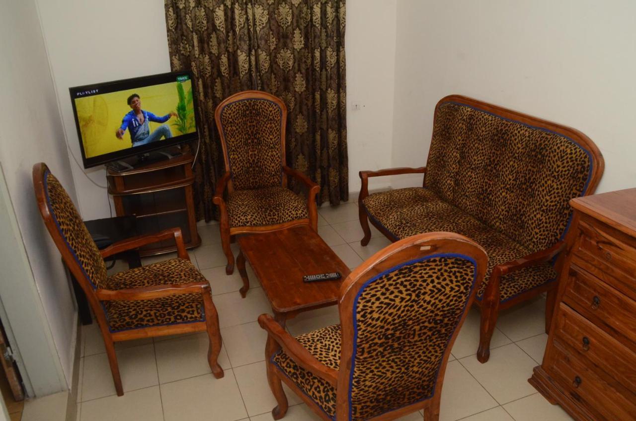 לומה Hotel Ambassadors מראה חיצוני תמונה